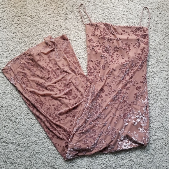 Dynamite Mauve/Blush Velvet Formal Gown - Picture 4 of 13